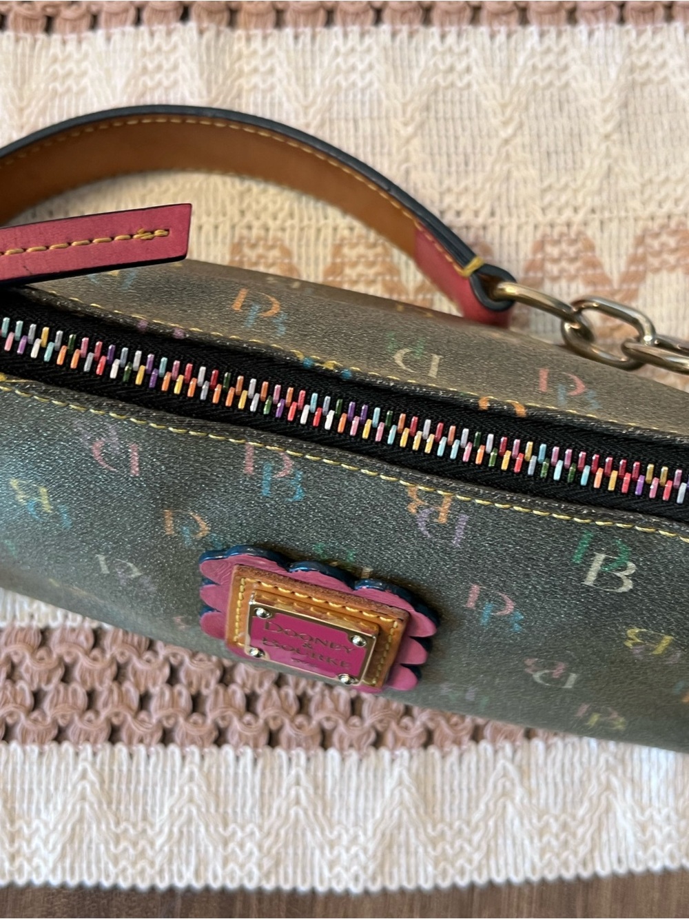 Y2K Dooney and Bourke Handbag/Shoulder Bag - Picture 8 of 9